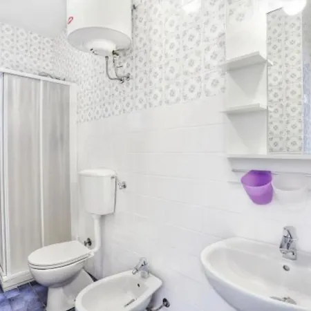 Apartment Artistica Trilo 3 *